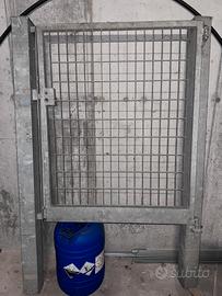 Cancello pedonale in acciao zincato.