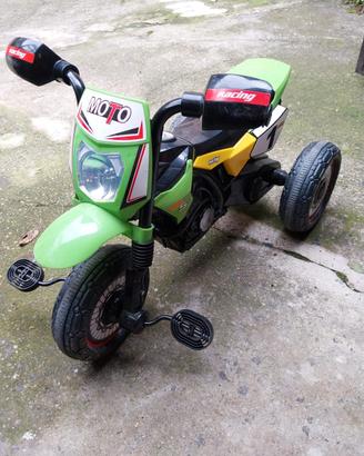 Triciclo moto elettrica verde