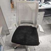 Sedia ufficio Ena – schienale in rete, bianca