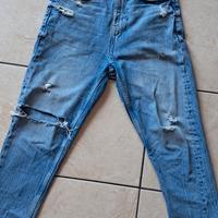 jeans strappato Zara 