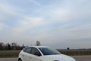 Lancia Delta 1.6 MJT DPF Silver