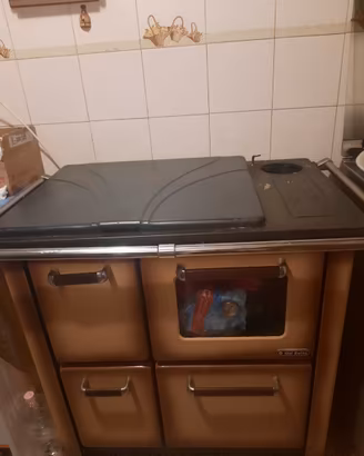 Stufa a legna con forno e piano cottura