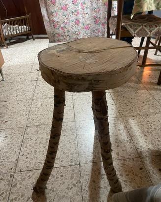 Sgabello in legno