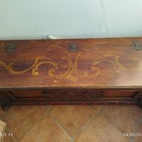  Cassapanca in legno massello con intarsio