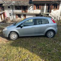 Auto funzionante, buona per neopatentati.