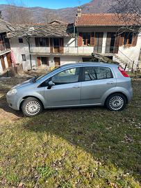 Auto funzionante, buona per neopatentati.