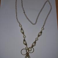 Collana con ciondolo dorato