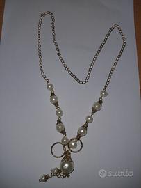 Collana con ciondolo dorato