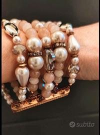 Bracciale multifulo con perle e perline.