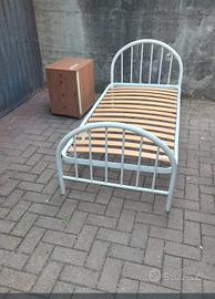 letto singolo in metallo