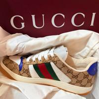 Scarpe nuove con cartellino