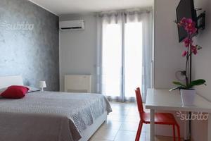 Camere singole o doppie arredate con bagno