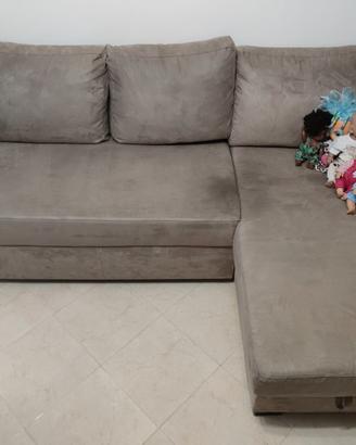 Divano con chaise longue e cassettone apribile
