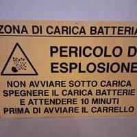 cartello pericolo di esplosione 