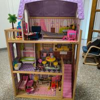 Casa delle bambole in legno