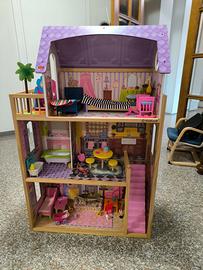 Casa delle bambole in legno