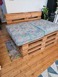 Pallet levigati per letto
