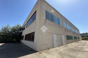 CAPANNONE A MONTÀ