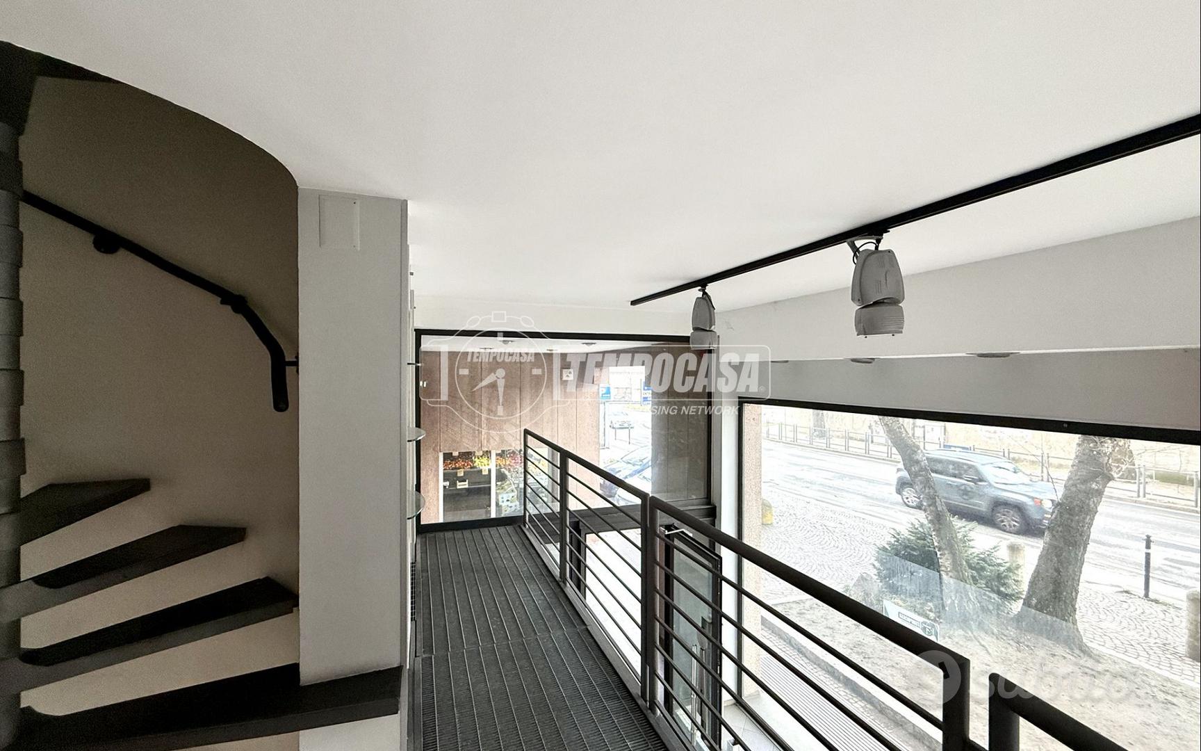 NEGOZIO IN CENTRO SU DUE LIVELLI - Vista 5