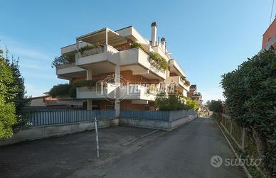 Cassia - Via Due Ponti Appartamento su due livell