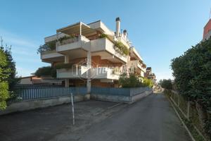 Cassia - Via Due Ponti Appartamento su due livell