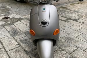 Vespa ET4 125 con bauletto