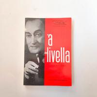 Libro 'A Livella' con poesie napoletane.  - Copert