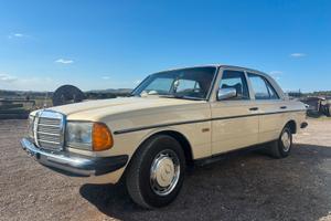Mercedes-Benz w123 240D