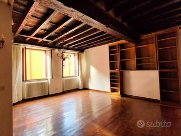 Casa d'epoca in centro storico a Udine con garage