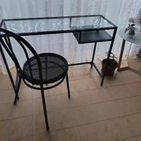 Scrivania pc e sedia