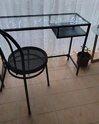 Scrivania pc e sedia