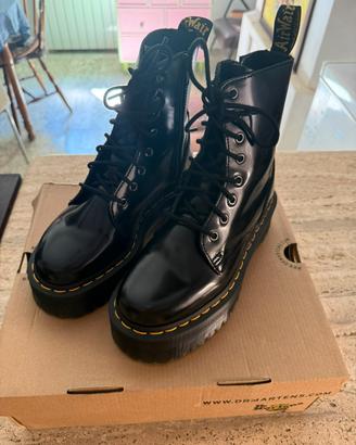 Dr. Martens Jadon