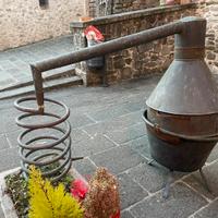 Antico alambicco in rame