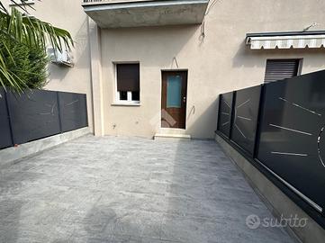 VILLA A SCHIERA A BRESCIA