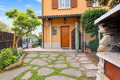 Villetta a schiera di 111 m² con 3 locali e box au