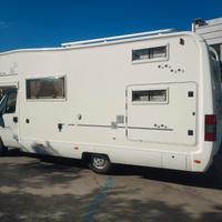 Camper mansardato 7 posti letto Elnagh Joxy 11