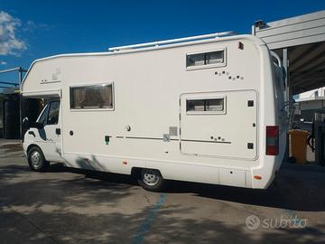 Camper mansardato 7 posti letto Elnagh Joxy 11