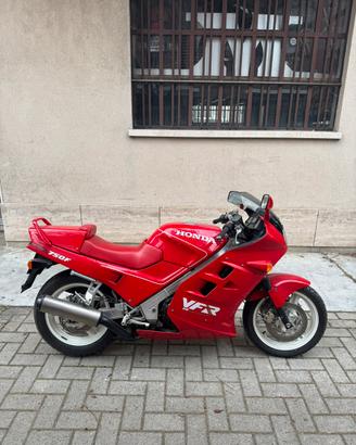 Honda VFR 750 F