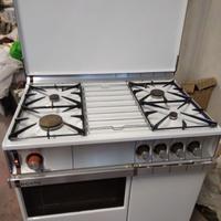 CUCINA 4 FUOCHI CON FORNO