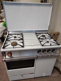 CUCINA 4 FUOCHI CON FORNO