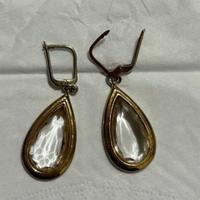 Orecchini a goccia dorati con pietra sfaccettata