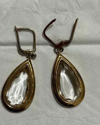 Orecchini a goccia dorati con pietra sfaccettata