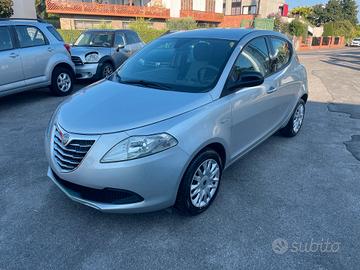 Lancia Ypsilon 1.2 69 CV 5 porte S&S Silver GARANT