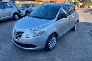 Lancia Ypsilon 1.2 69 CV 5 porte S&S Silver GARANT