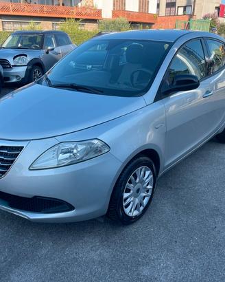 Lancia Ypsilon 1.2 69 CV 5 porte S&S Silver GARANT