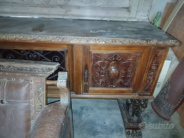 salotto con decorazione leone