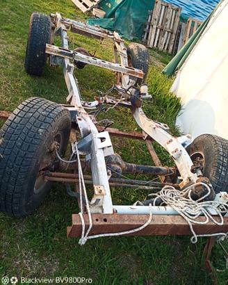 Telaio Suzuki samurai demolito e scocca brutta