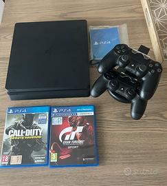 PS4 + 2 controller + 2 giochi