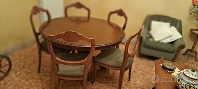 Tavolo  da pranzo con sedie