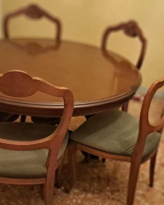 Tavolo  da pranzo con sedie